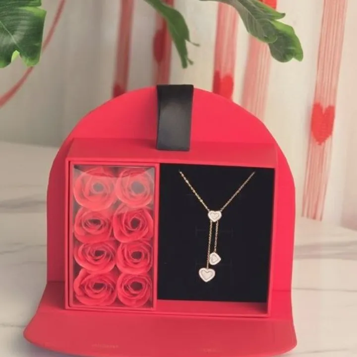 Pendant & Roses Box