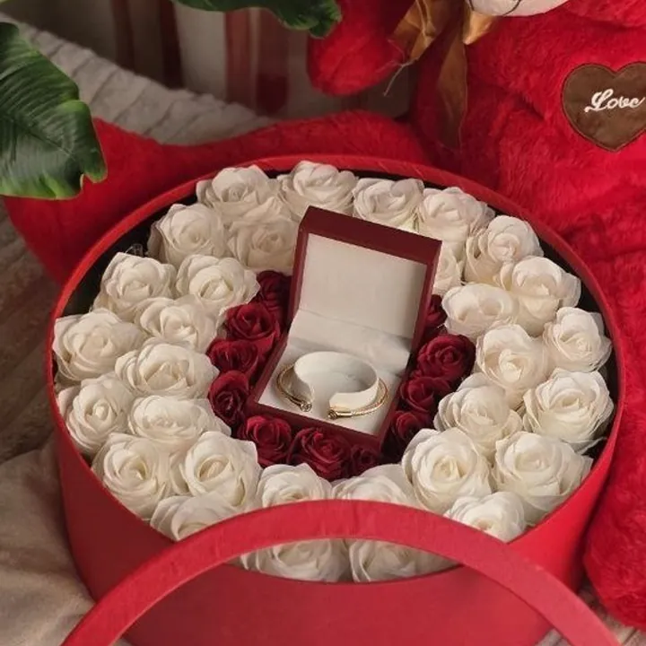 Ivory & Red Rose Box